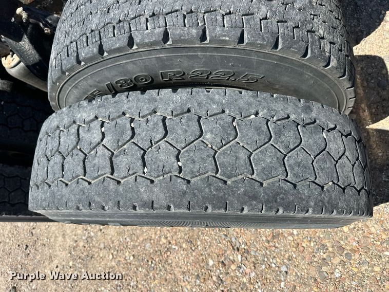 image for item EQ4751 2010 Peterbilt 386 semi truck