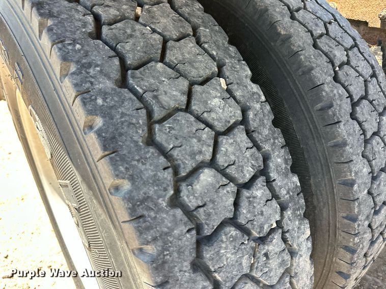 image for item EQ4751 2010 Peterbilt 386 semi truck