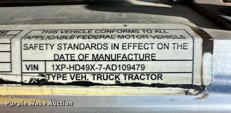 image for item EQ4751 2010 Peterbilt 386 semi truck