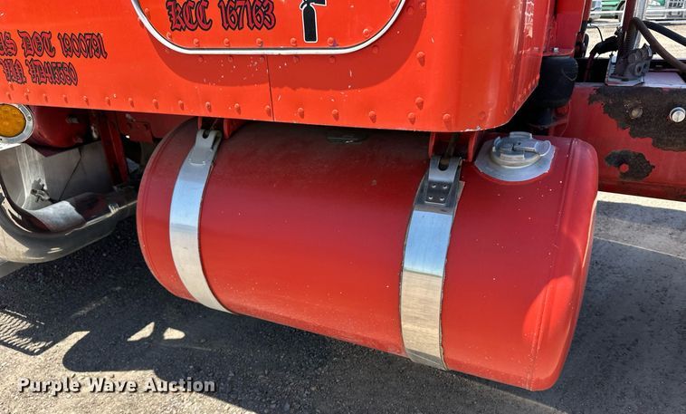 image for item EQ4752 1997 Peterbilt 379 semi truck