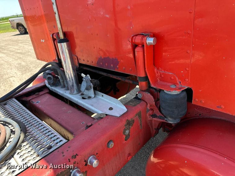 image for item EQ4752 1997 Peterbilt 379 semi truck
