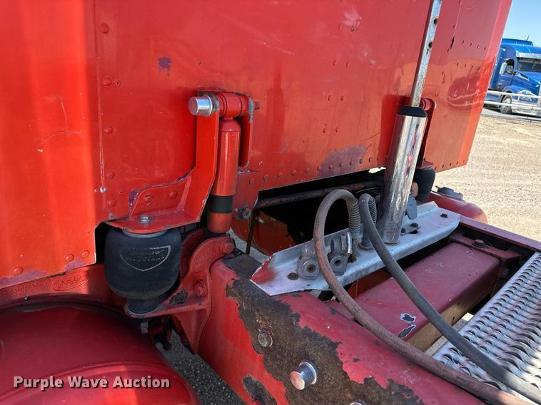 image for item EQ4752 1997 Peterbilt 379 semi truck
