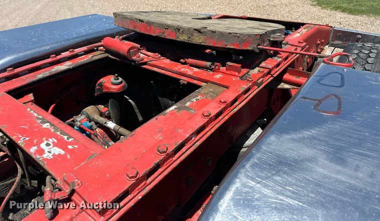 image for item EQ4752 1997 Peterbilt 379 semi truck