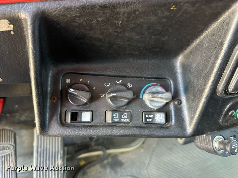 image for item EQ4752 1997 Peterbilt 379 semi truck