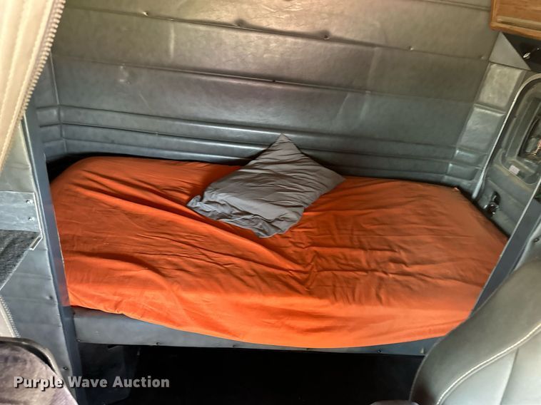 image for item EQ4752 1997 Peterbilt 379 semi truck