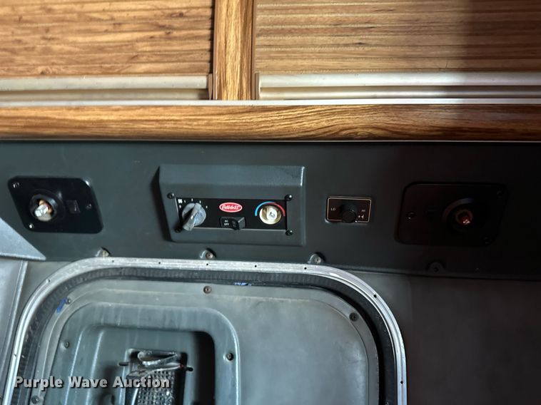 image for item EQ4752 1997 Peterbilt 379 semi truck