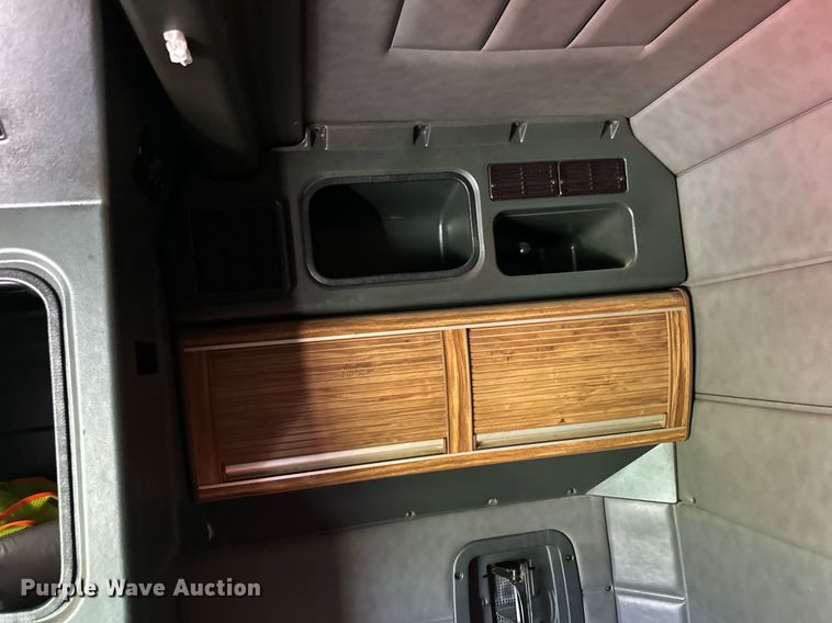 image for item EQ4752 1997 Peterbilt 379 semi truck