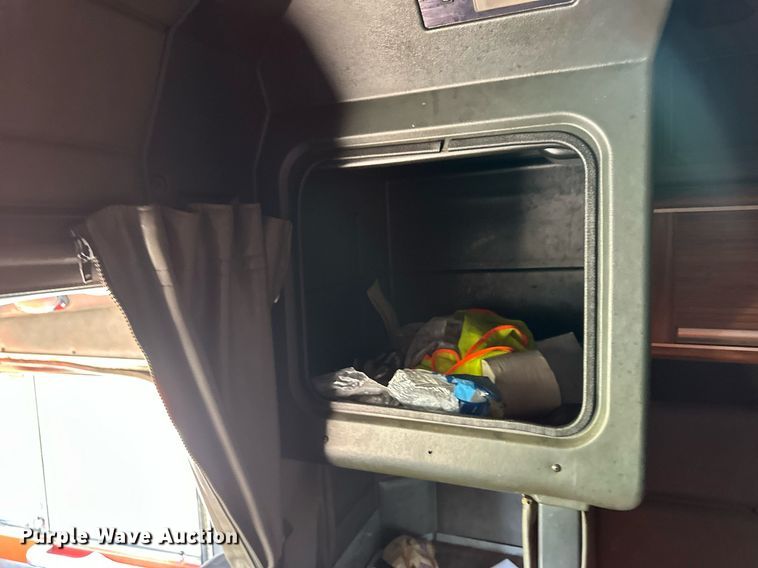 image for item EQ4752 1997 Peterbilt 379 semi truck