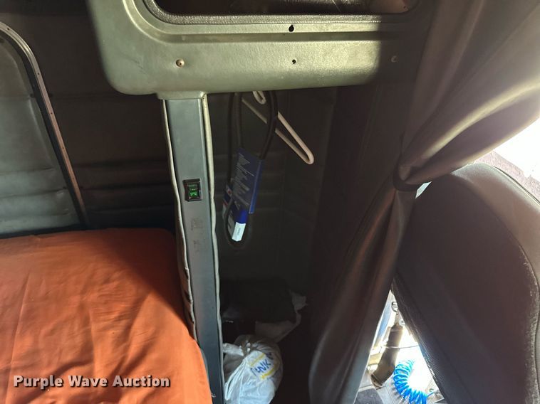 image for item EQ4752 1997 Peterbilt 379 semi truck