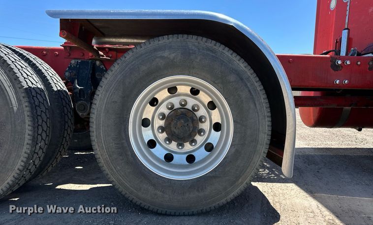 image for item EQ4752 1997 Peterbilt 379 semi truck