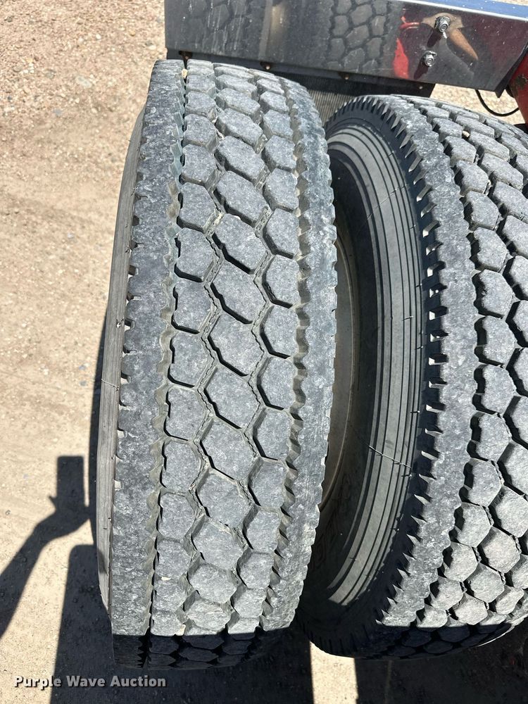 image for item EQ4752 1997 Peterbilt 379 semi truck