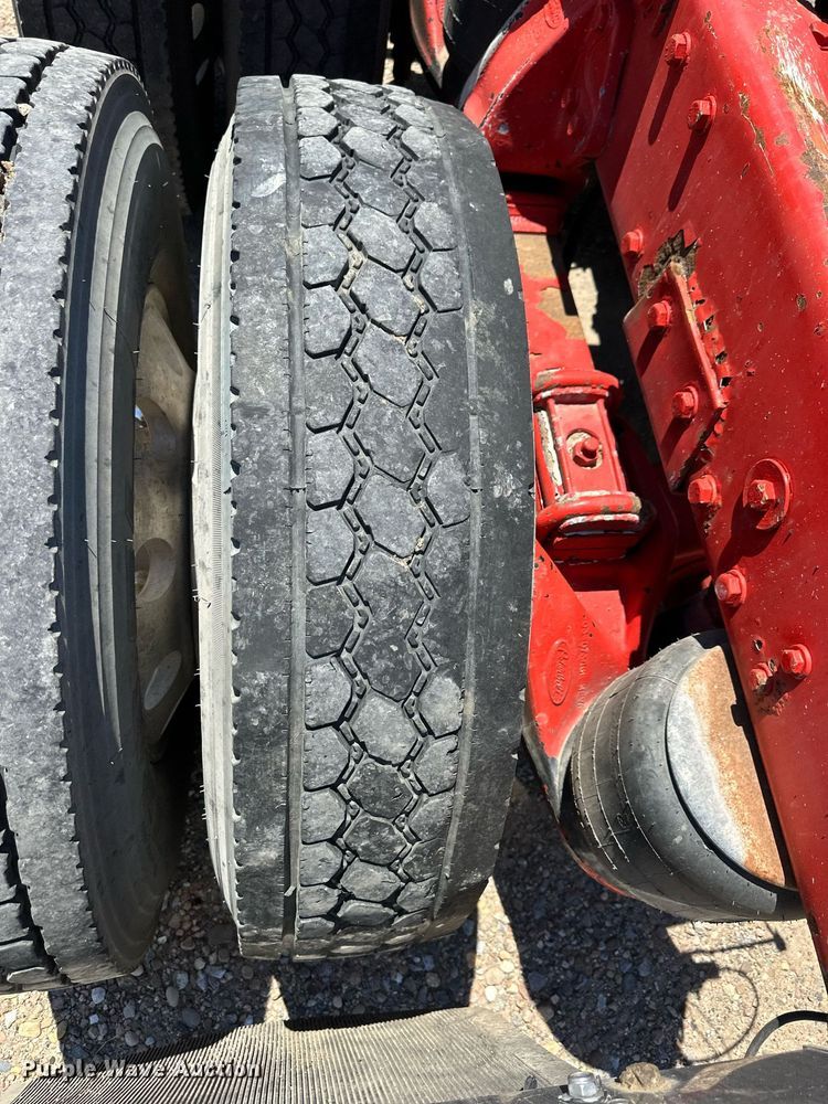 image for item EQ4752 1997 Peterbilt 379 semi truck