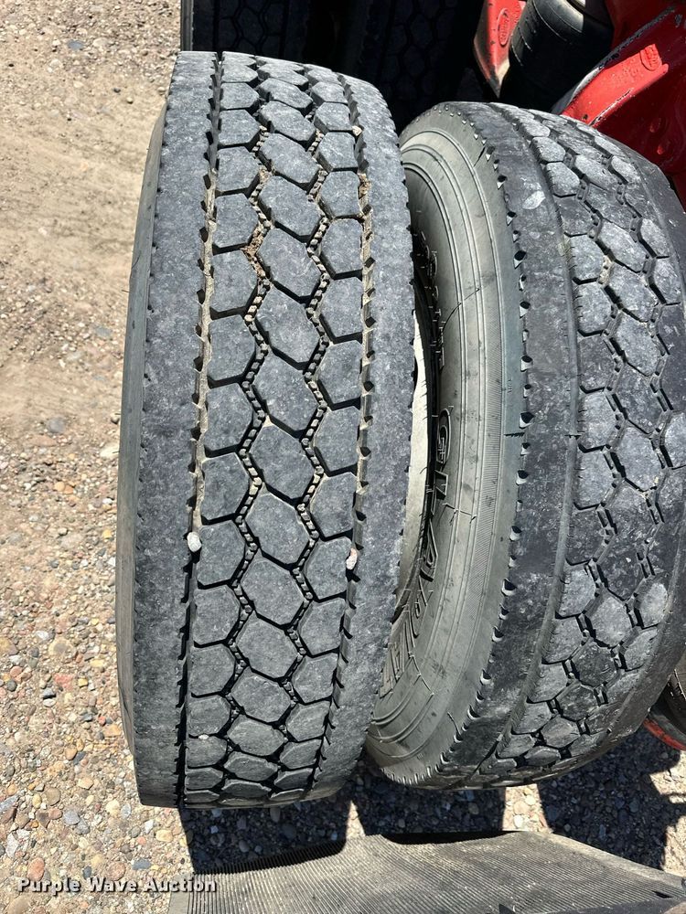 image for item EQ4752 1997 Peterbilt 379 semi truck