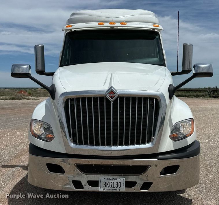 image for item EQ4758 2020 International LT625 semi truck