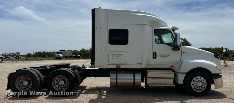 image for item EQ4758 2020 International LT625 semi truck