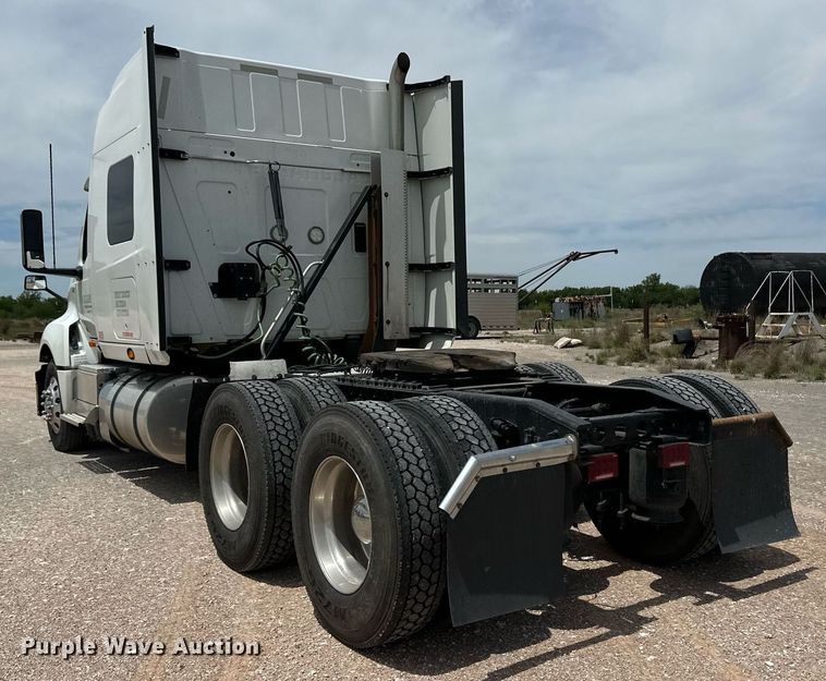 image for item EQ4758 2020 International LT625 semi truck