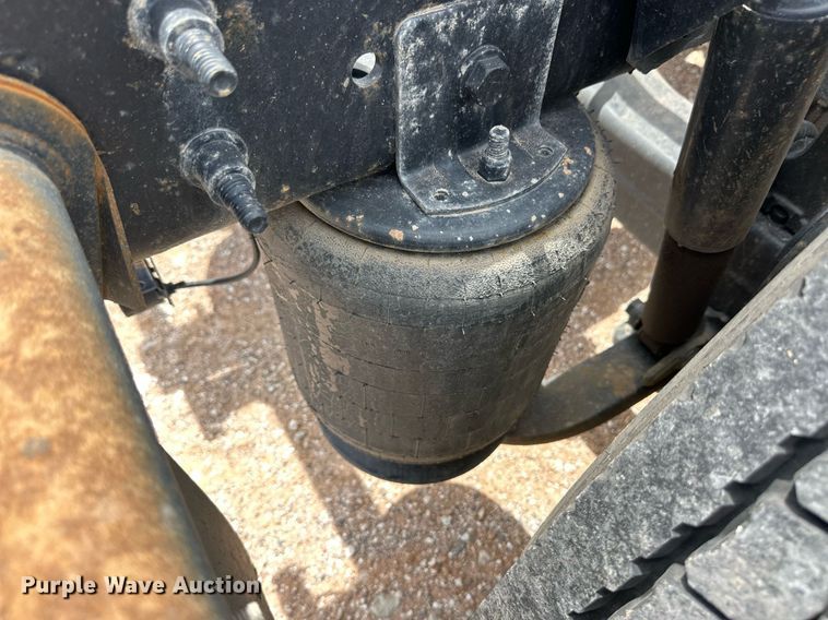 image for item EQ4758 2020 International LT625 semi truck