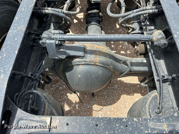 image for item EQ4758 2020 International LT625 semi truck