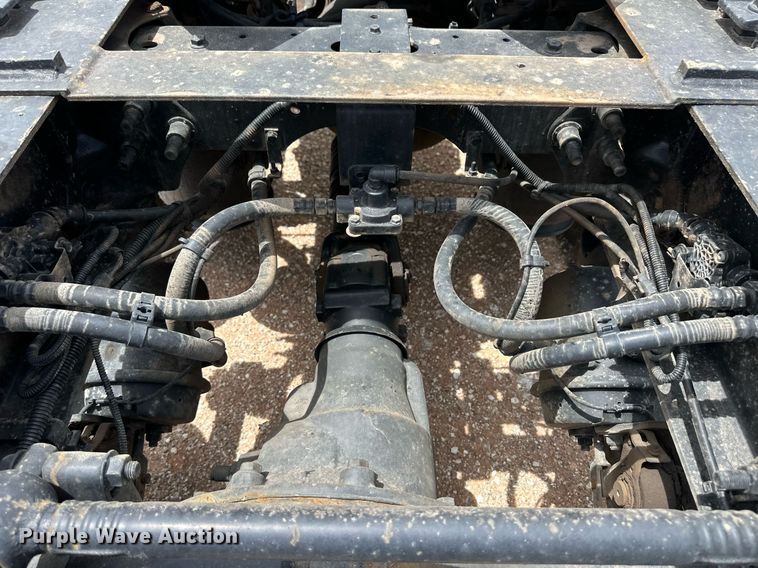 image for item EQ4758 2020 International LT625 semi truck