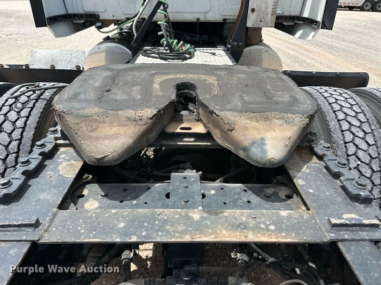 image for item EQ4758 2020 International LT625 semi truck