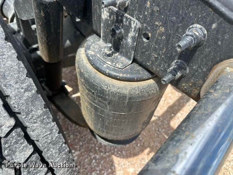 image for item EQ4758 2020 International LT625 semi truck