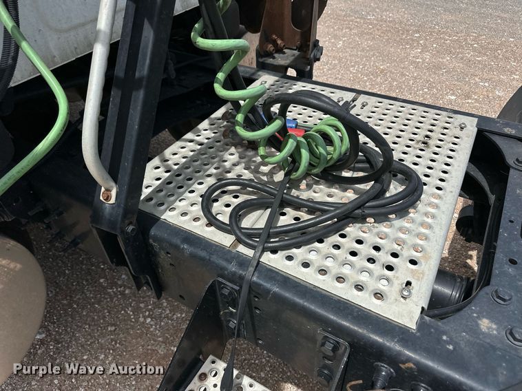 image for item EQ4758 2020 International LT625 semi truck