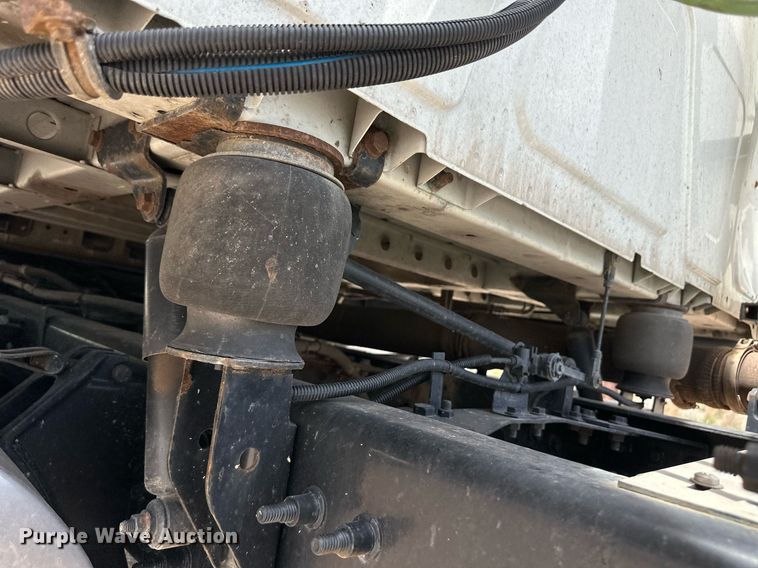 image for item EQ4758 2020 International LT625 semi truck