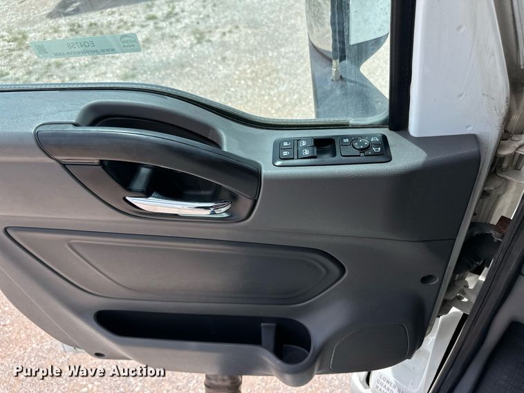 image for item EQ4758 2020 International LT625 semi truck