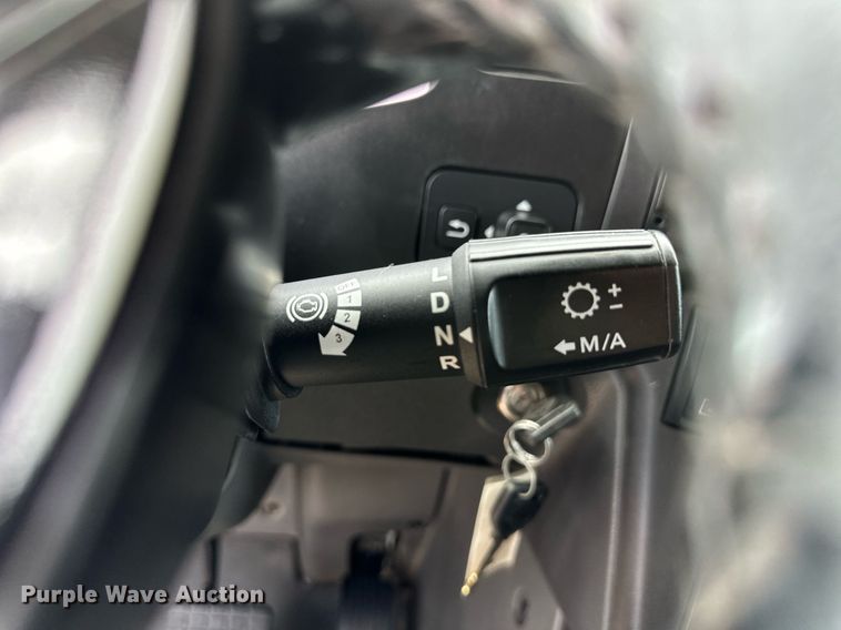 image for item EQ4758 2020 International LT625 semi truck