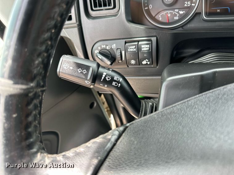 image for item EQ4758 2020 International LT625 semi truck