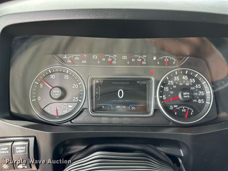 image for item EQ4758 2020 International LT625 semi truck