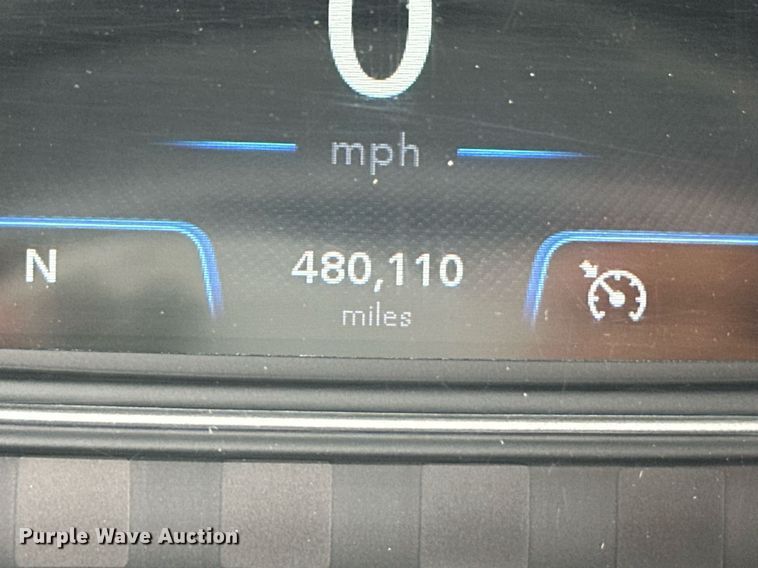 image for item EQ4758 2020 International LT625 semi truck