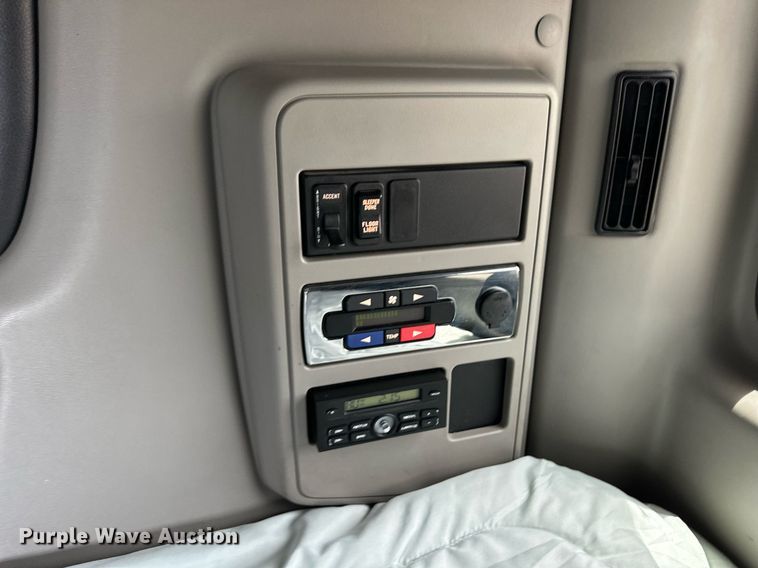 image for item EQ4758 2020 International LT625 semi truck