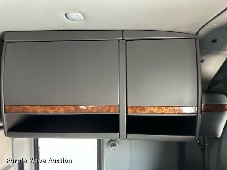 image for item EQ4758 2020 International LT625 semi truck