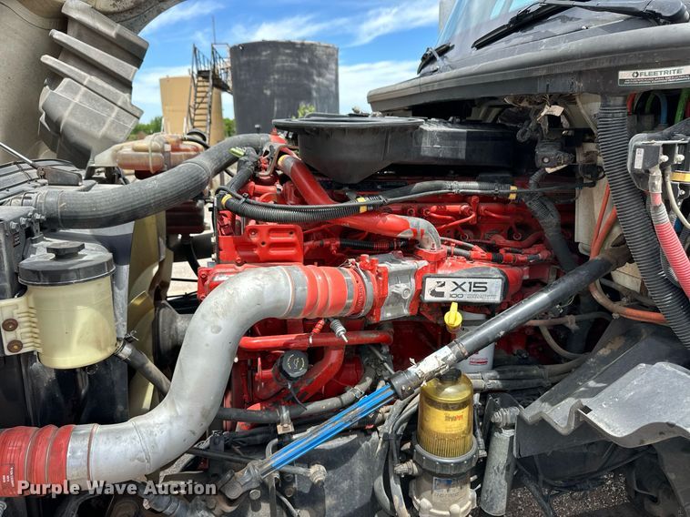 image for item EQ4758 2020 International LT625 semi truck