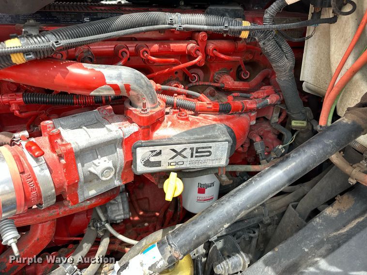 image for item EQ4758 2020 International LT625 semi truck