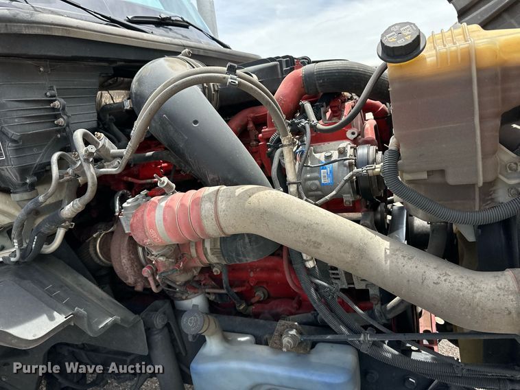 image for item EQ4758 2020 International LT625 semi truck