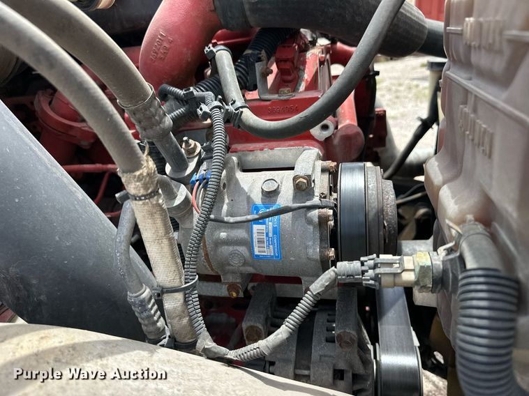 image for item EQ4758 2020 International LT625 semi truck