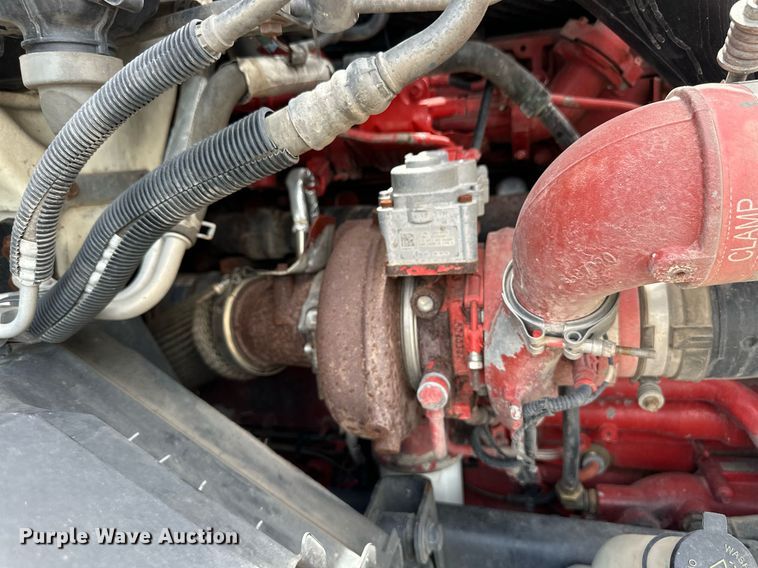 image for item EQ4758 2020 International LT625 semi truck