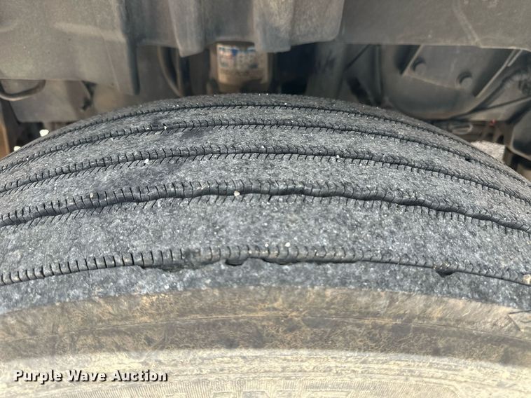 image for item EQ4758 2020 International LT625 semi truck