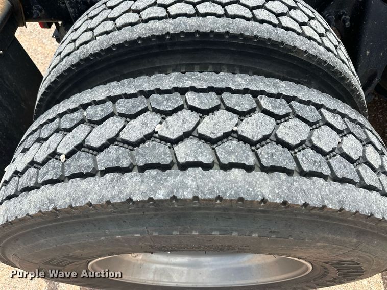 image for item EQ4758 2020 International LT625 semi truck