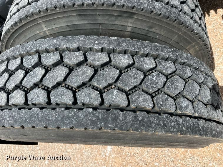 image for item EQ4758 2020 International LT625 semi truck