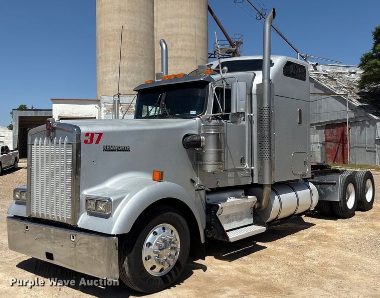 image for item EX9250 2005 Kenworth W900 semi truck