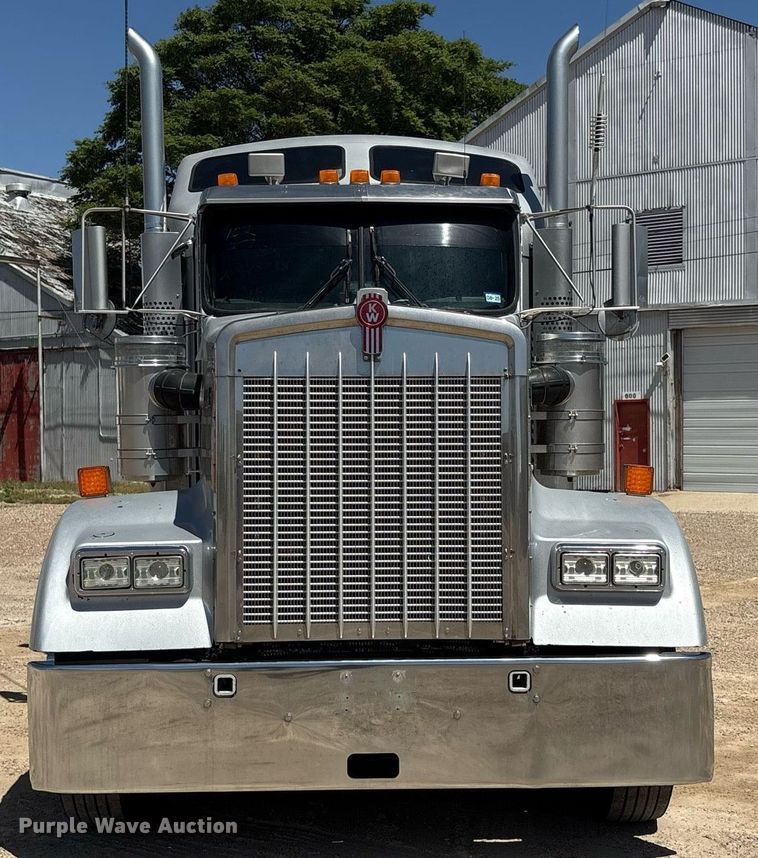 image for item EX9250 2005 Kenworth W900 semi truck