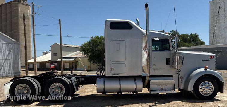 image for item EX9250 2005 Kenworth W900 semi truck