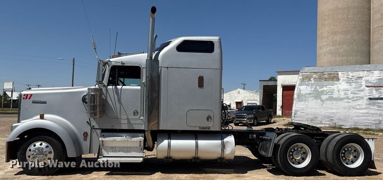 image for item EX9250 2005 Kenworth W900 semi truck