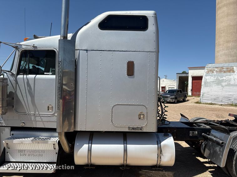 image for item EX9250 2005 Kenworth W900 semi truck