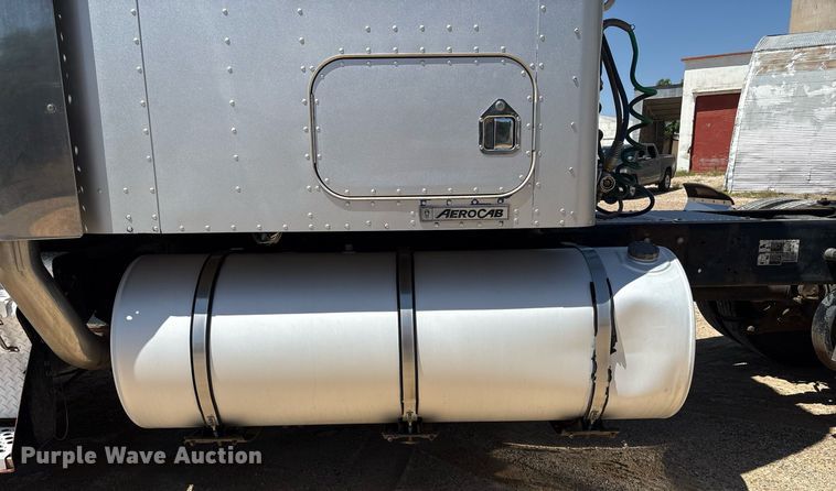 image for item EX9250 2005 Kenworth W900 semi truck