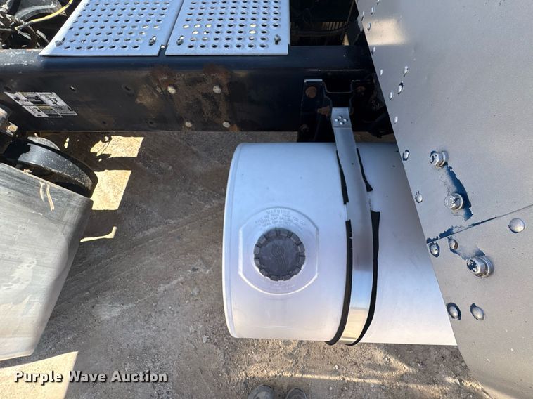 image for item EX9250 2005 Kenworth W900 semi truck