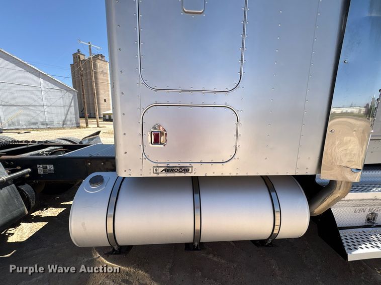 image for item EX9250 2005 Kenworth W900 semi truck